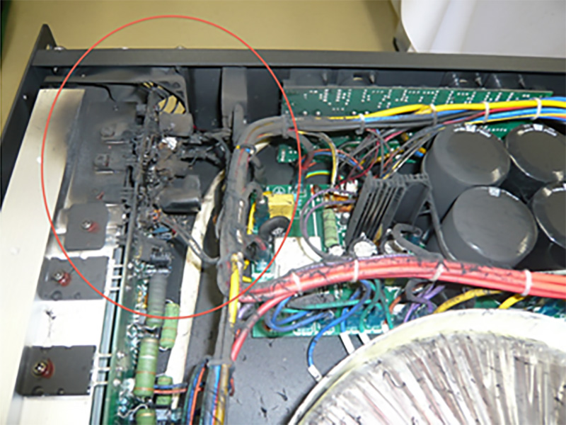 発火したパワーアンプ