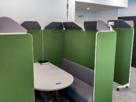 スピーチプライバシーシステムをパーティションにつけるイメージ