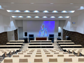 京都情報大学院大学 の大講堂の音響工事イメージ