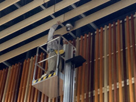 コンベンションルームのカメラ修理イメージ